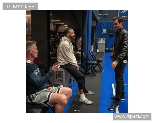 足球明星携妻子共赴盛典红毯展现甜蜜恩爱瞬间引发媒体热议